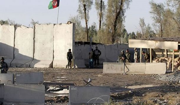 Ataque talibán en el aeropuerto afgano de Kandahar dejó decenas de muertos
