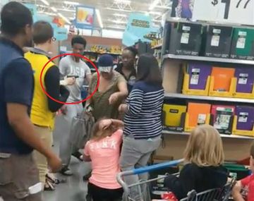 Querían el último cuaderno, se pelearon por él y una sacó un arma