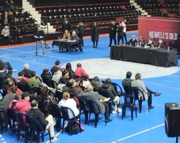 Asamblea caliente en Newells: los socios rechazaron el presupuesto y no se pudo tratar la compra de terrenos