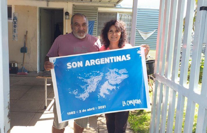 Son argentinas: la campaña casa por casa para recordar a los caídos en Malvinas y ratificar la soberanía