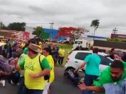 Horror en Brasil: atropelló a manifestantes con su auto