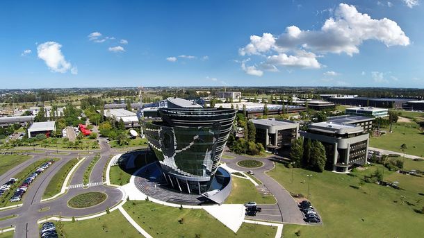 Se estima que elproyecto puede generar unos 800 puestos de trabajo directos y unos 180 más porcada estudio de filmación.