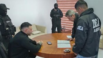 El narco uruguayo Sebastián Marset fue extraditado desde Bolivia a Estados Unidos. El narco uruguayo Sebastián Marset fue extraditado desde Bolivia a Estados Unidos.