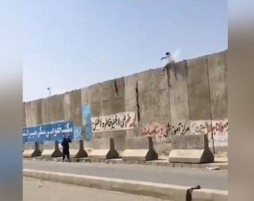 Casi lo matan a tiros por querer huir de Afganistán