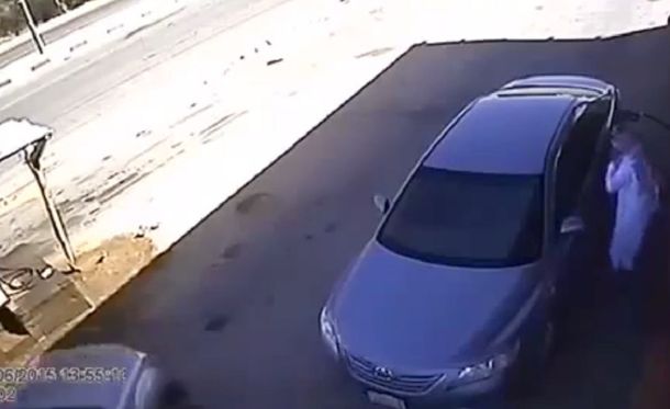 Mirá la explosión que causó un hombre por usar su celular en una estación de servicio