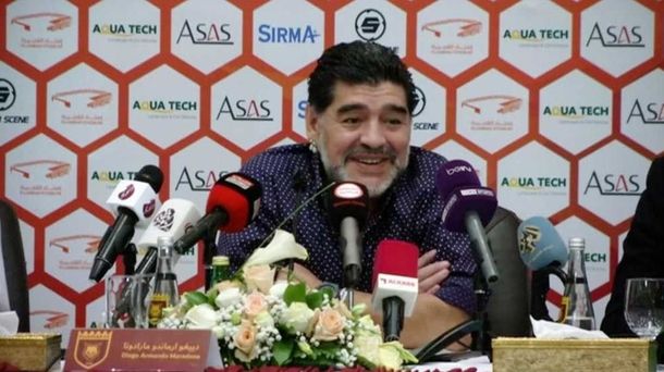 Diego Maradona comenzó su ciclo como DT de Al Fujairah