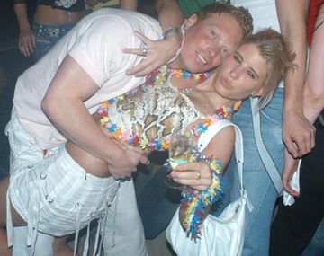 144084696_003076201f