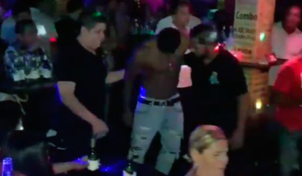 Borracho y sin remera: así encontraron a un jugador de Emelec previo al partido con River