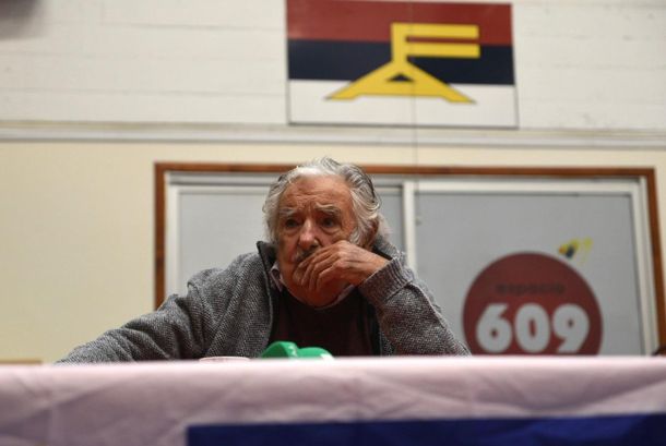 El expresidente José Mujica anunció que padece cáncer de esófago.