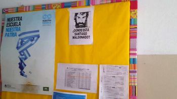 una madre retiro a su hijo de un colegio porque se iba a hablar de santiago maldonado una madre retiro a su hijo de un colegio porque se iba a hablar de santiago maldonado