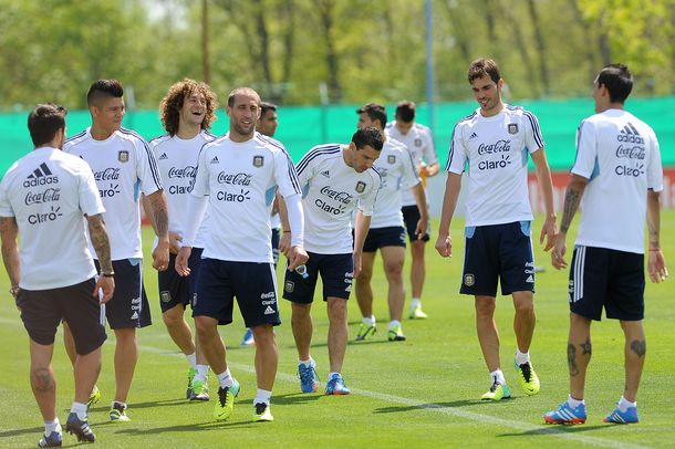 Banega, Biglia y Palacio se perfilan para ser titular en la Selección