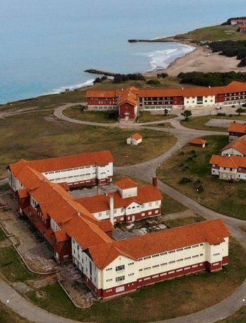El Gobierno pasó a disponibilidad a 77 trabajadores de los complejos de Chapadmalal y Embalse