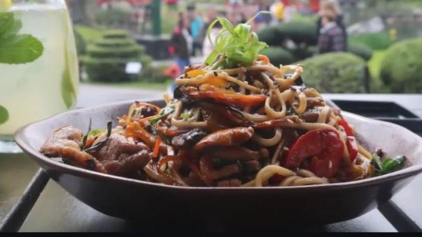 A este bodegón se puede acceder desde diferentes transportes públicos. A este bodegón se puede acceder desde diferentes transportes públicos.