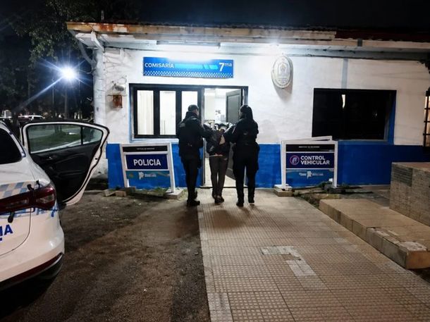 Uno de los sospechosos fue detenido y buscan al resto de la banda Uno de los sospechosos fue detenido y buscan al resto de la banda