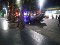 otro accidente en santa fe y anchorena: ahora choco y volco un auto otro accidente en santa fe y anchorena: ahora choco y volco un auto