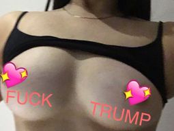 activistas se sacrifican y mandan selfies desnudas a quienes no voten a trump activistas se sacrifican y mandan selfies desnudas a quienes no voten a trump