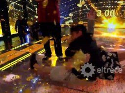 Su nieto la tackleó tras ganar $3 millones en Los 8 Escalones