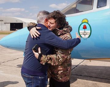 Javier Milei fue recibido por el gobernador Llaryora tras su gira por EEUU