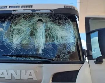 Le dispararon a un camionero y le robaron mientras se moría