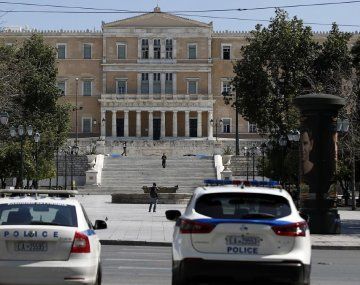Grecia: detuvieron a un hombre con Covid-19 por desconectar el ventilador de otro y matarlo