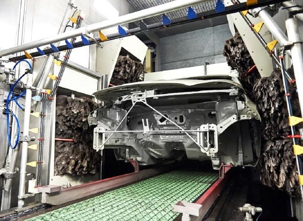 Ford utiliza las plumas de emú para obtener un mejor acabado de pintura en sus vehículos