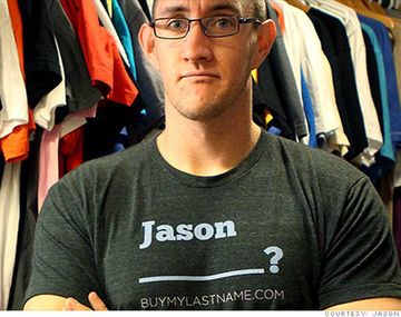 Insólita venta: un joven logró hacerse millonario al comercializar su apellido