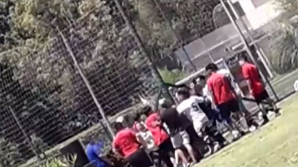 El video de la pelea que terminó con un hombre asesinado en un torneo de fútbol