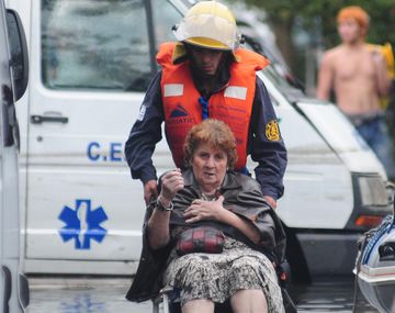 Jubilados cobran desde este lunes el subsidio por la inundación