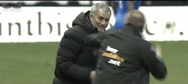 ¿José Mourinho, a las piñas en el fútbol Inglés?