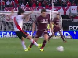 pisculichi metio una plancha a lo tevez y lo defendio ¡su mujer! pisculichi metio una plancha a lo tevez y lo defendio ¡su mujer!