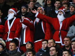 En el Boxing Day los hinchas suelen ir disfrazados de Papá Noel