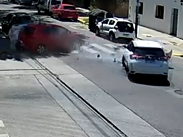 Video: manejaba a toda velocidad, chocó y atropelló a un cartonero en Mataderos