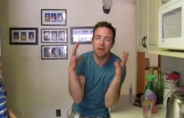 VIDEO: Imita el llanto de su hija y se vuelve furor en Internet