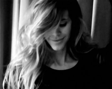 Valdés realizó un video sexy para promocionar su marca