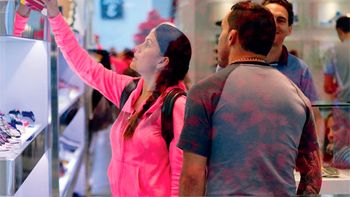 las millonarias vacaciones de carlos tevez y su mujer en miami las millonarias vacaciones de carlos tevez y su mujer en miami