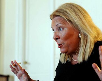 Carrió dice que no confía en Macri pero insiste en una alianza con el PRO
