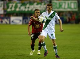 en su tercer triunfo seguido, banfield derroto a huracan en su tercer triunfo seguido, banfield derroto a huracan