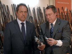 scioli apura a los intendentes para que avancen con la policia municipal scioli apura a los intendentes para que avancen con la policia municipal