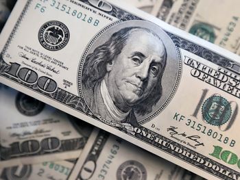 A cuánto cerró el dólar blue hoy viernes 24 de febrero