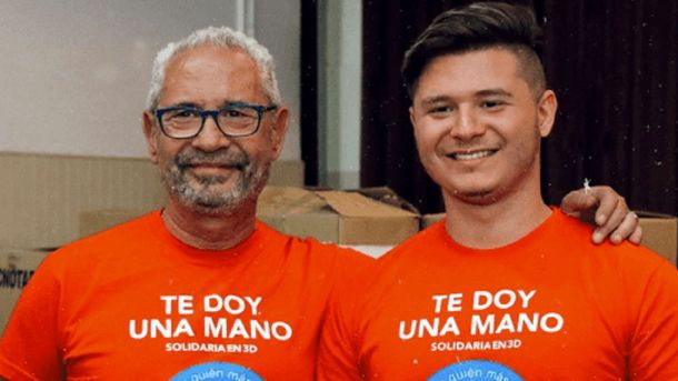 Ger&oacute;nimo Cabrera y su padre fabrican v&aacute;lvulas para respiradores.