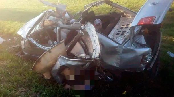Trágico accidente en la Autopista del Oeste: murieron un hombre y sus dos hijos