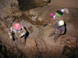 Explorador, atrapado en cueva