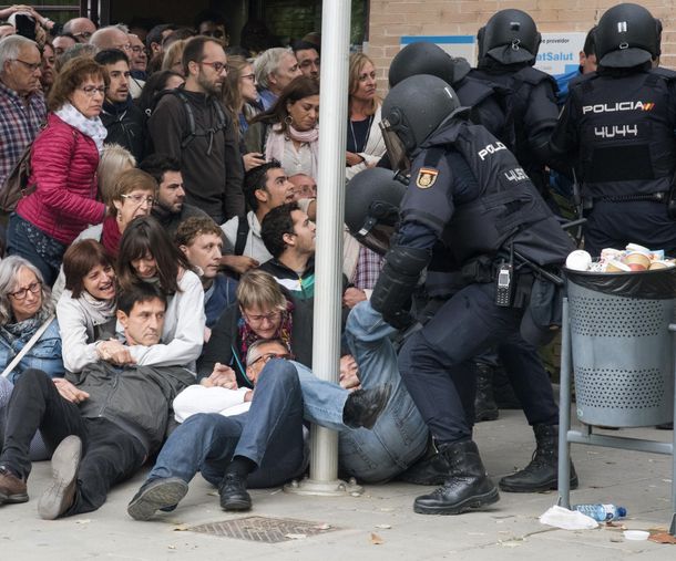 La Policía busca bloquear el referéndum en Cataluña