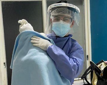 La emocionante historia del voluntario de 18 años que ayuda a pacientes en Santa Fe