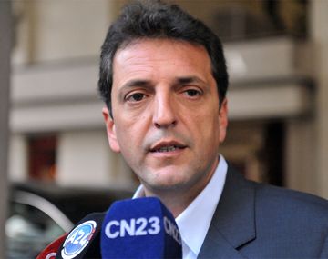 Massa dice que está abierto a un debate con todos los candidatos