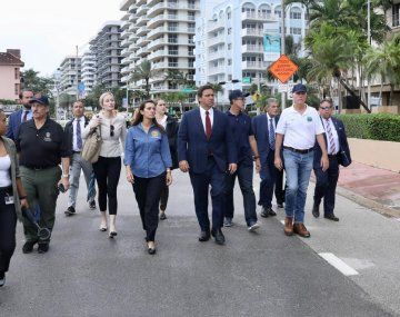 Derrumbe en Miami: el gobernador de Florida, Ron De Santis, dijo que Joe Biden sigue de cerca el operativo de rescate