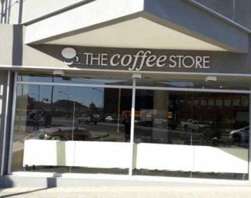 Una cafetería recibió clientes: regalarán chocolate caliente y pastelitos el 25 de Mayo