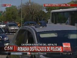 Robaban disfrazados de policías