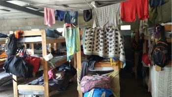 Más de 100 personas fueron rescatadas en un campo. Más de 100 personas fueron rescatadas en un campo.