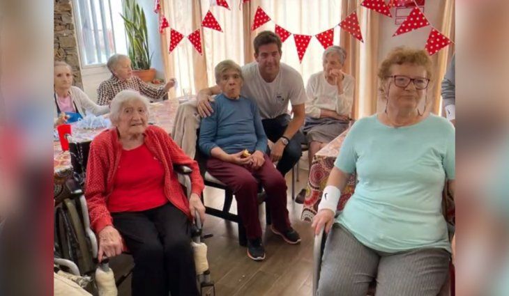 Del Potro visitó a adultos mayores en Tandil